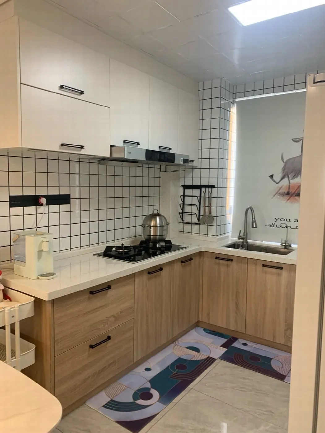 北欧风格全屋定制实景：北欧风格全屋定制案例：以浅色木纹与简洁造型为主，强调采光与留白。